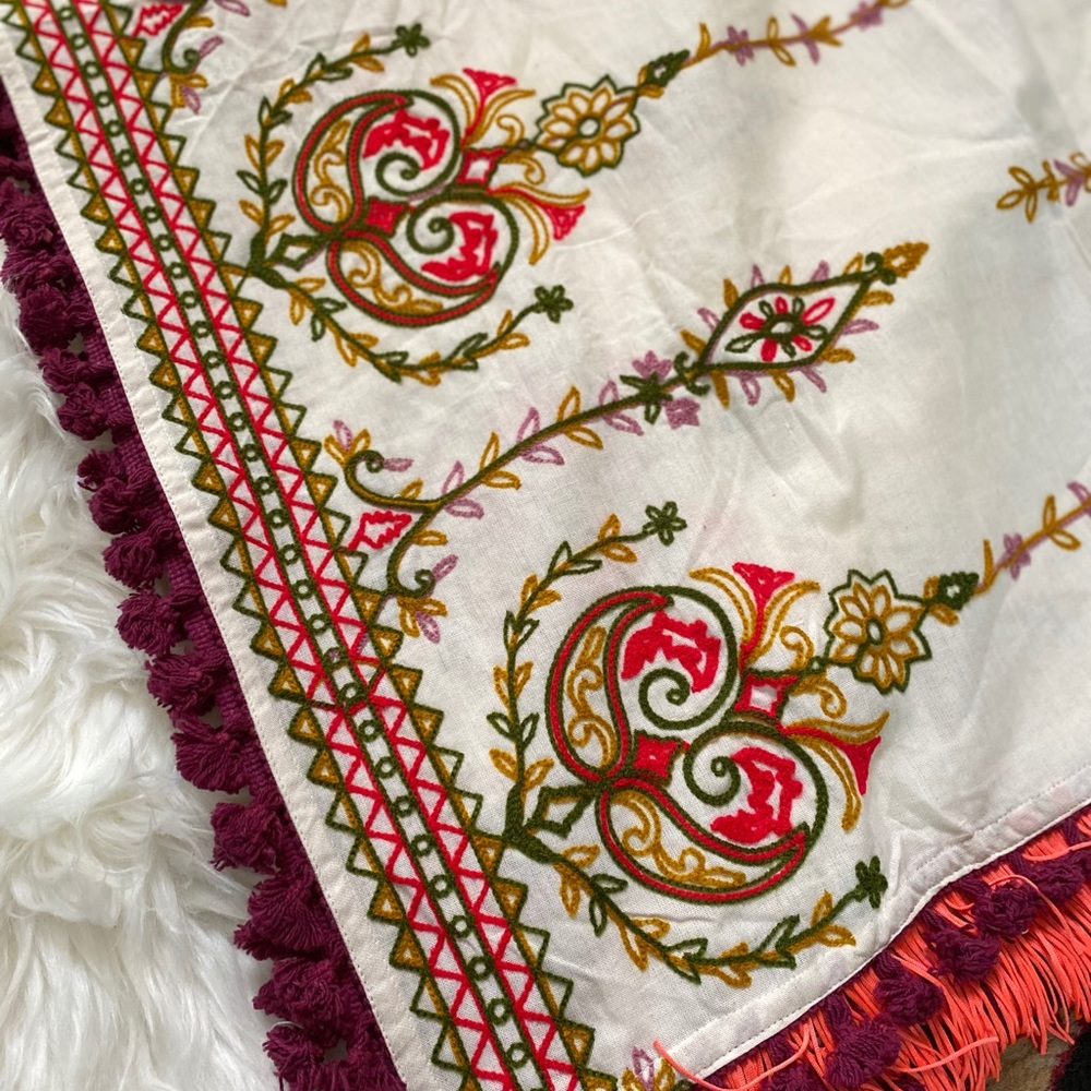 NWT Boho Embroidered Shawl Throw Wrap MultiPurpose - Picture 3 of 6